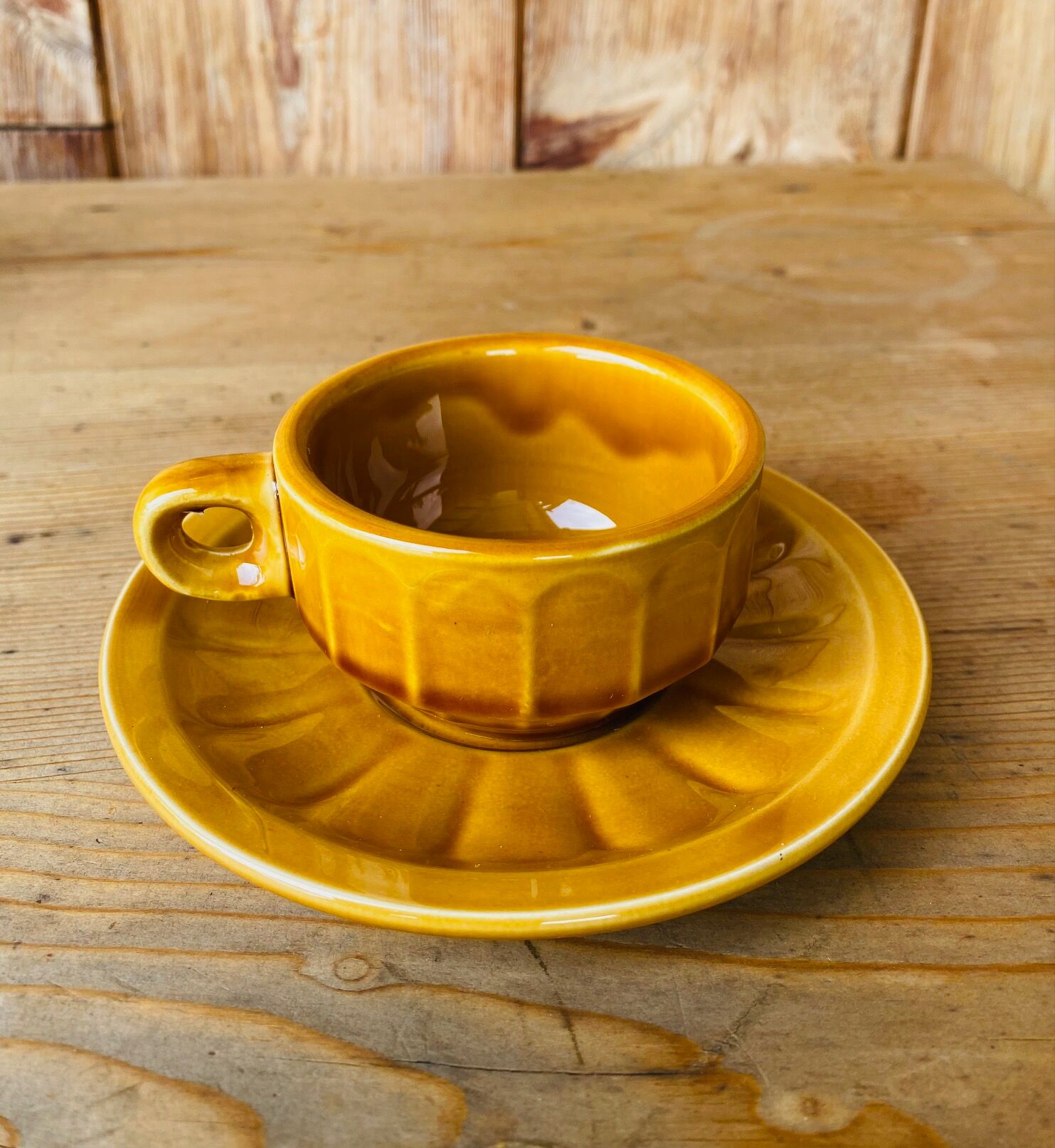 Set of 6 cups and under cups of vintage bistro coffee.