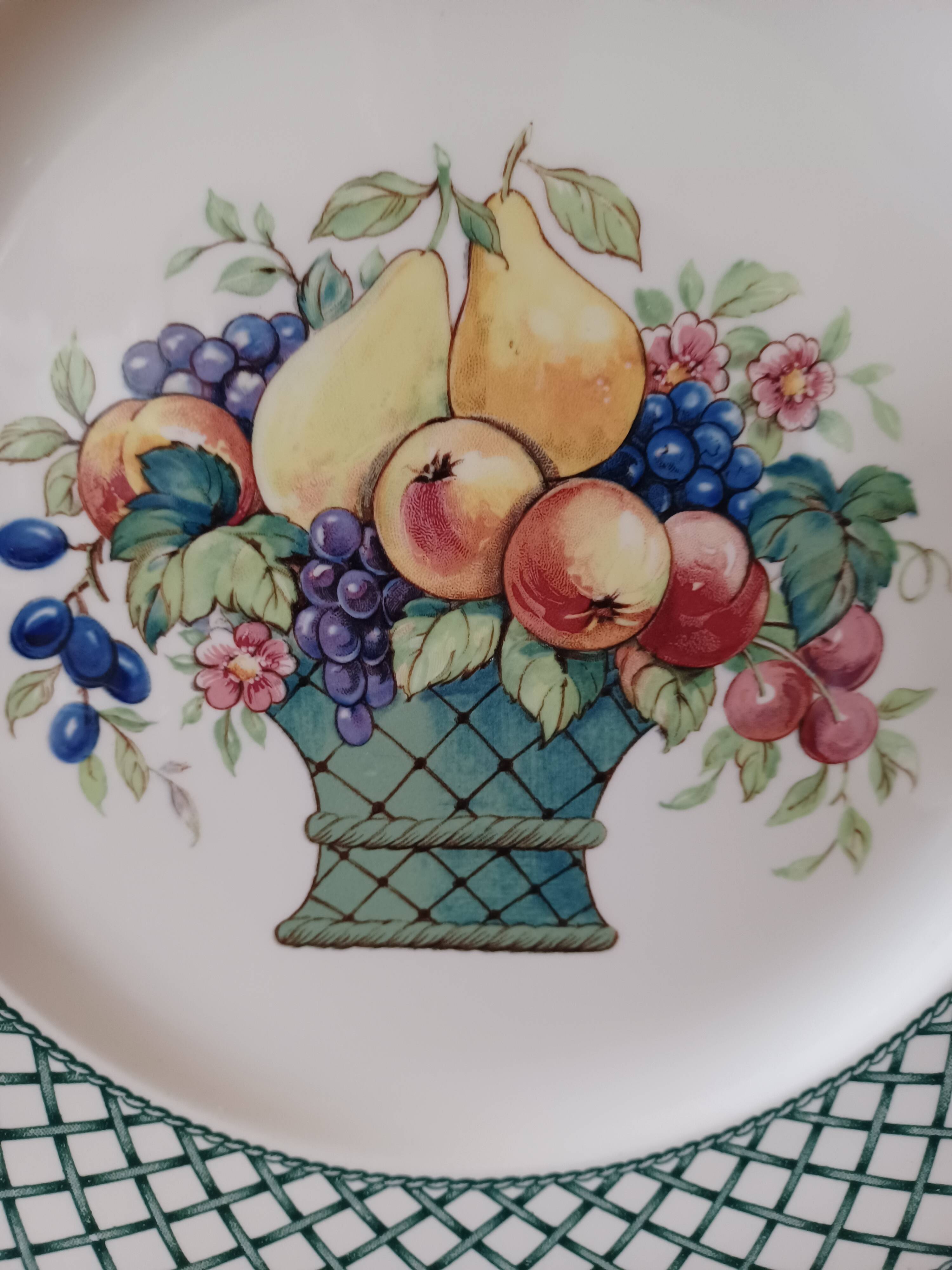 6 Villeroy and Boch Plates, Basket, diameter 26.5 cm