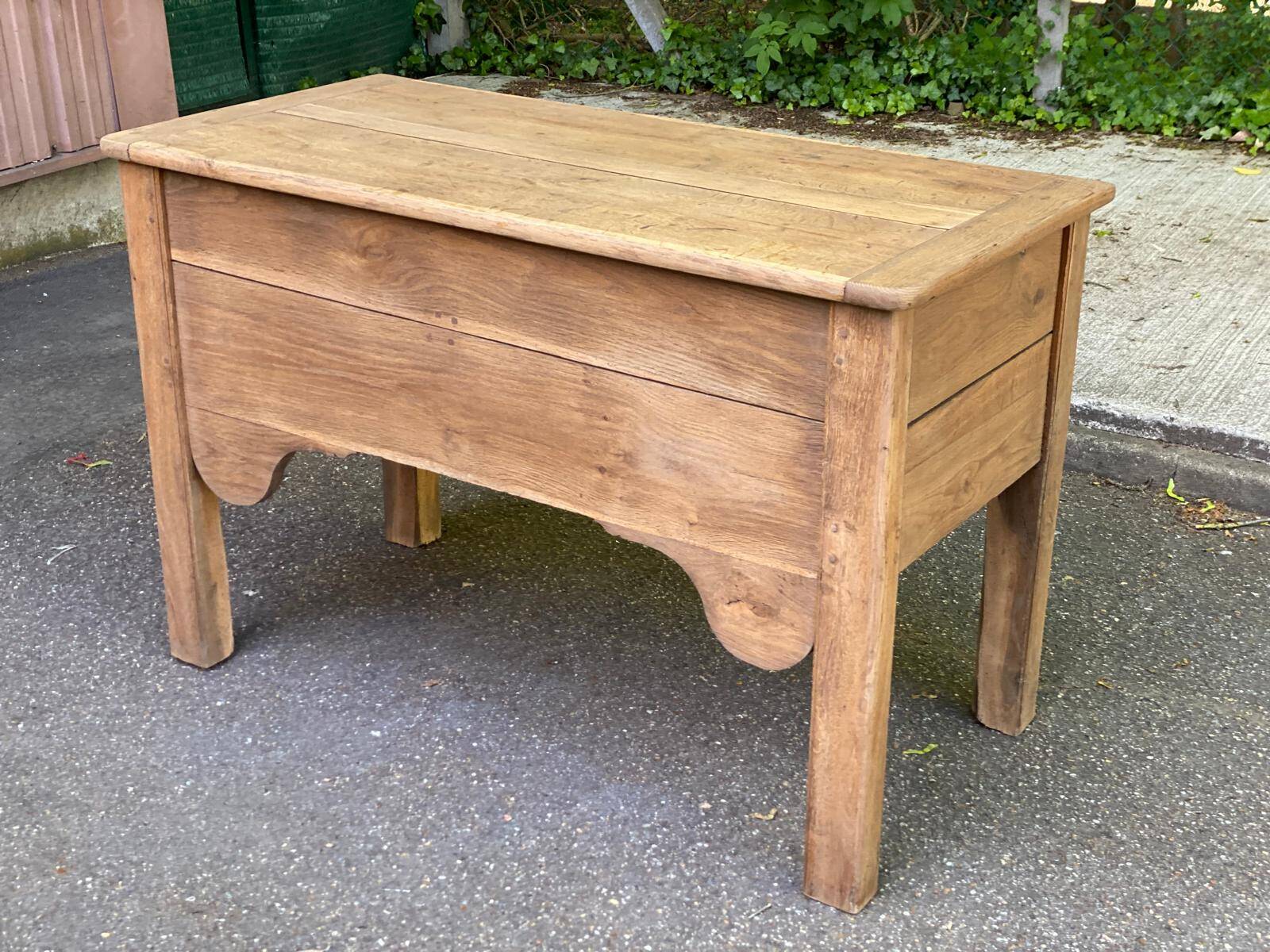 Renovated vintage baker's dough trough in solid oak from the 19th century.