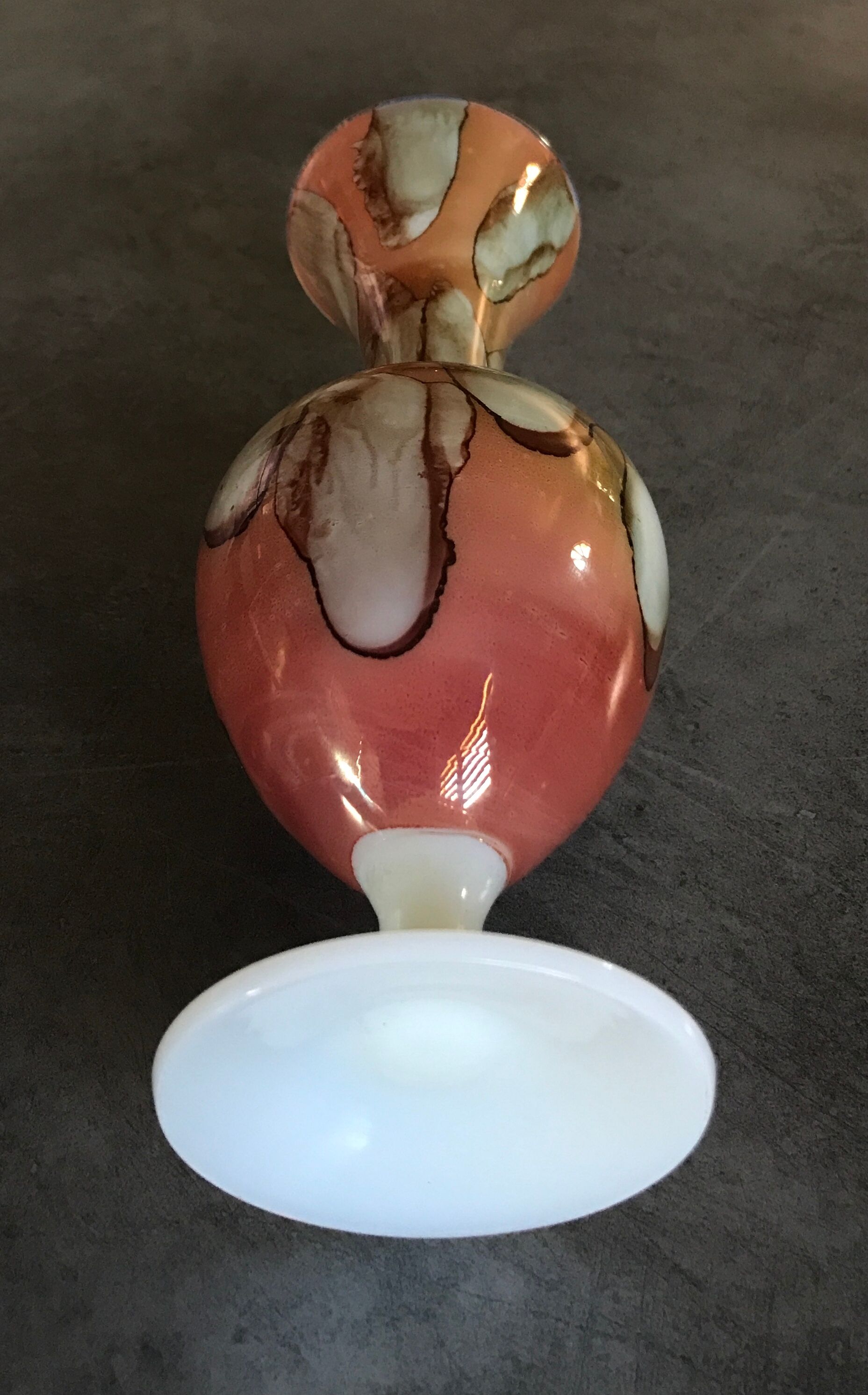 Vase soliflore in enamelled opaline decoration of pearly patterns 20 cm