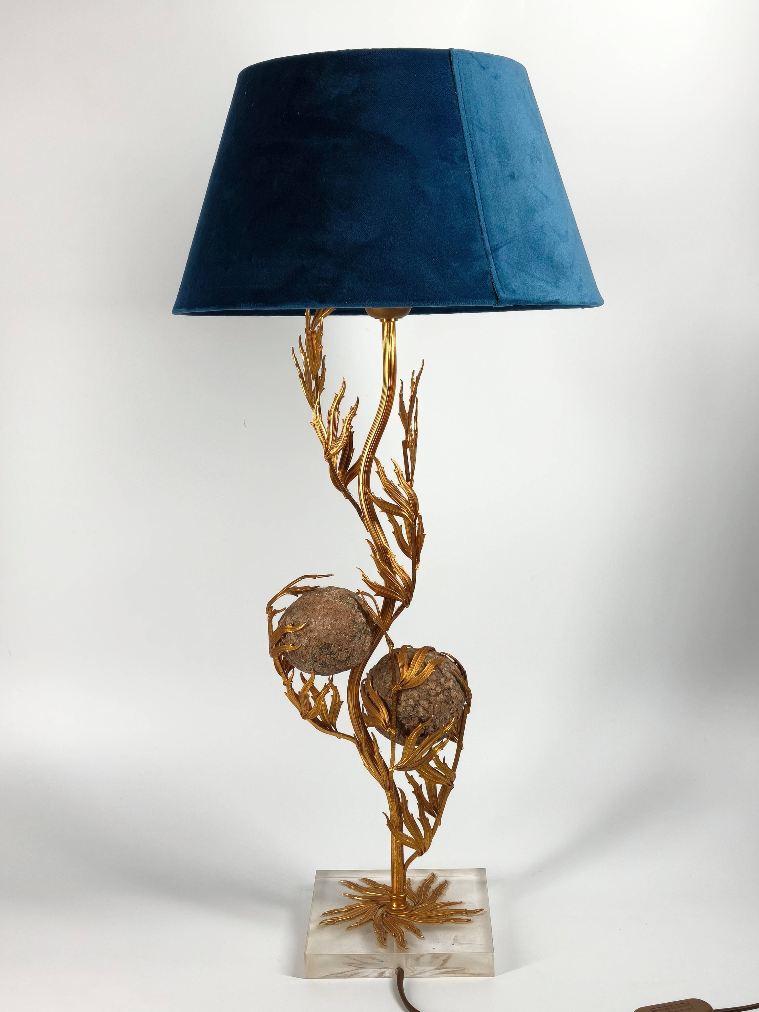Sculptural lamp in gilded brass and geodes, 1970s