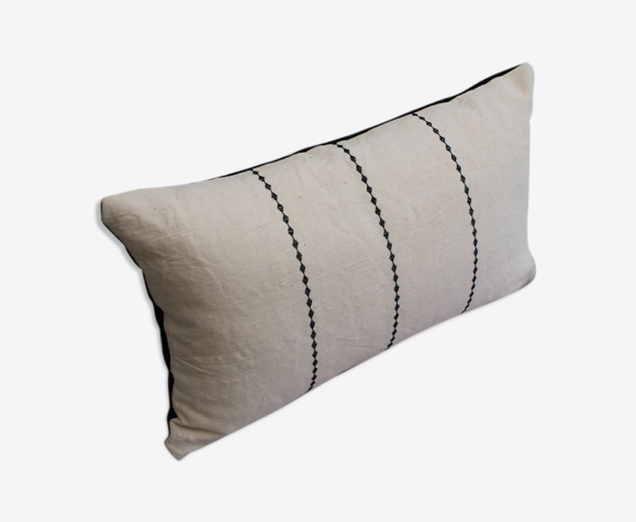 Coussin brodé en lin