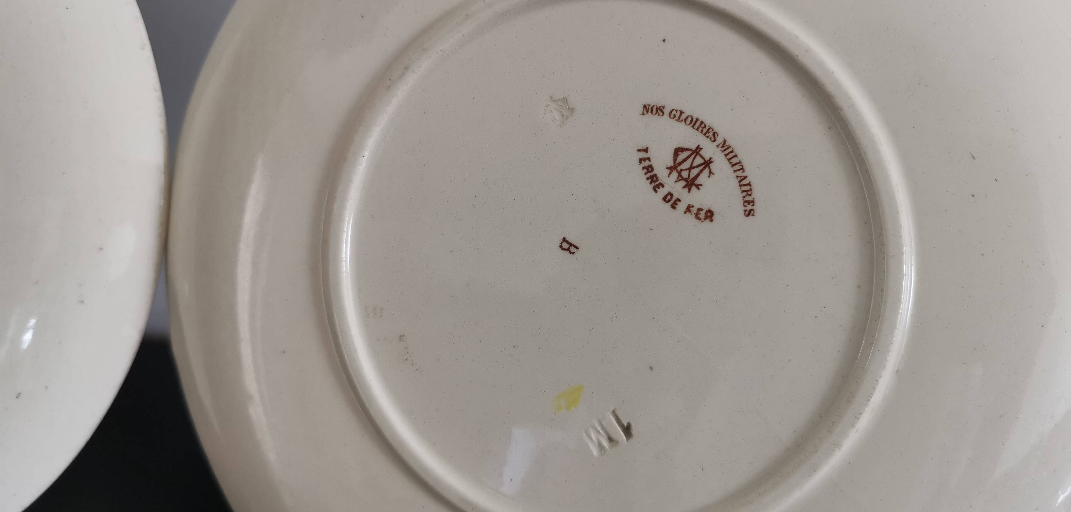 3 assiettes en faïence Creil et Montereau