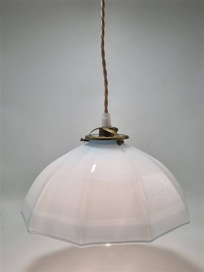 Suspension in opaline