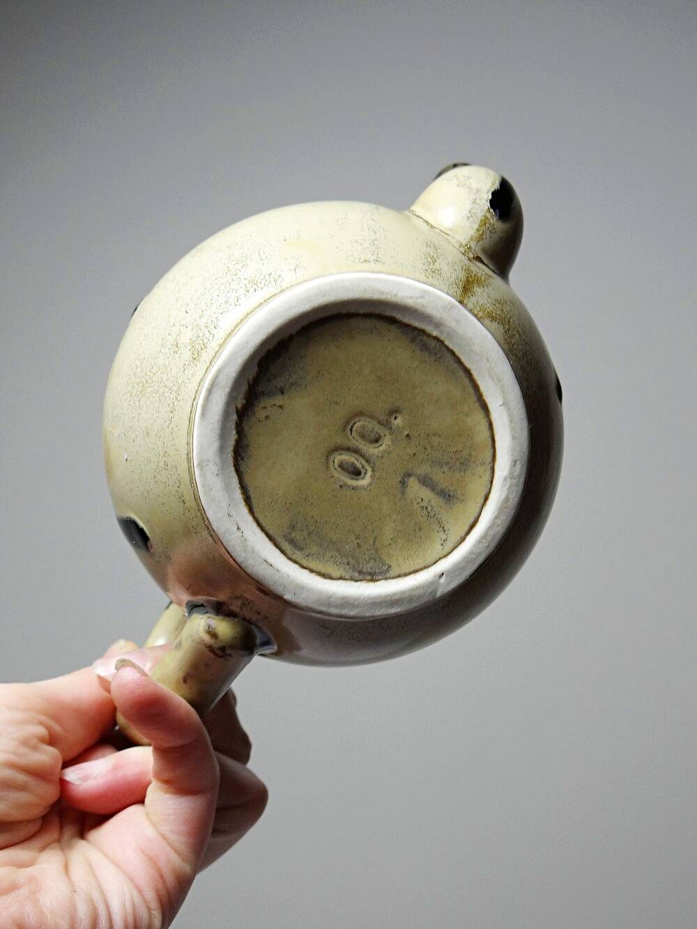 A pair of small vintage teapots in the Art Deco style reminiscent of Denbac.