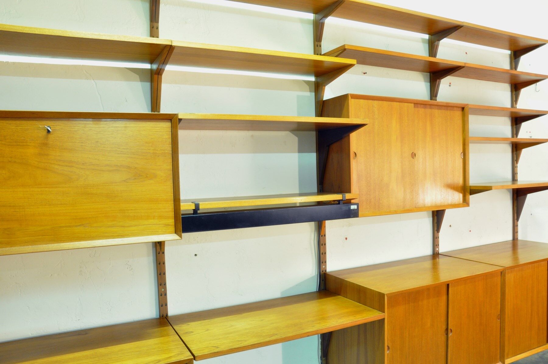 Wall unit - Poul Cadovius shelves