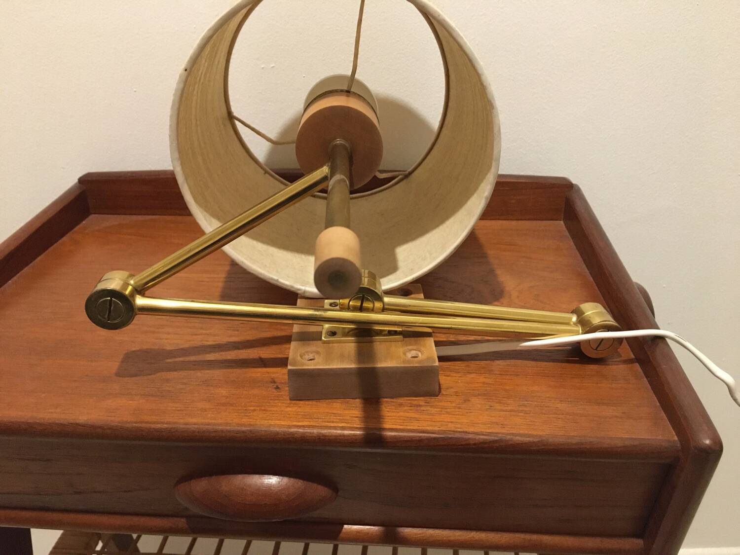 Articulated wall light