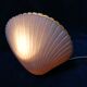 Lampe coquille Saint Jacques en fibre de verre design Michèle Mahé, des années 60