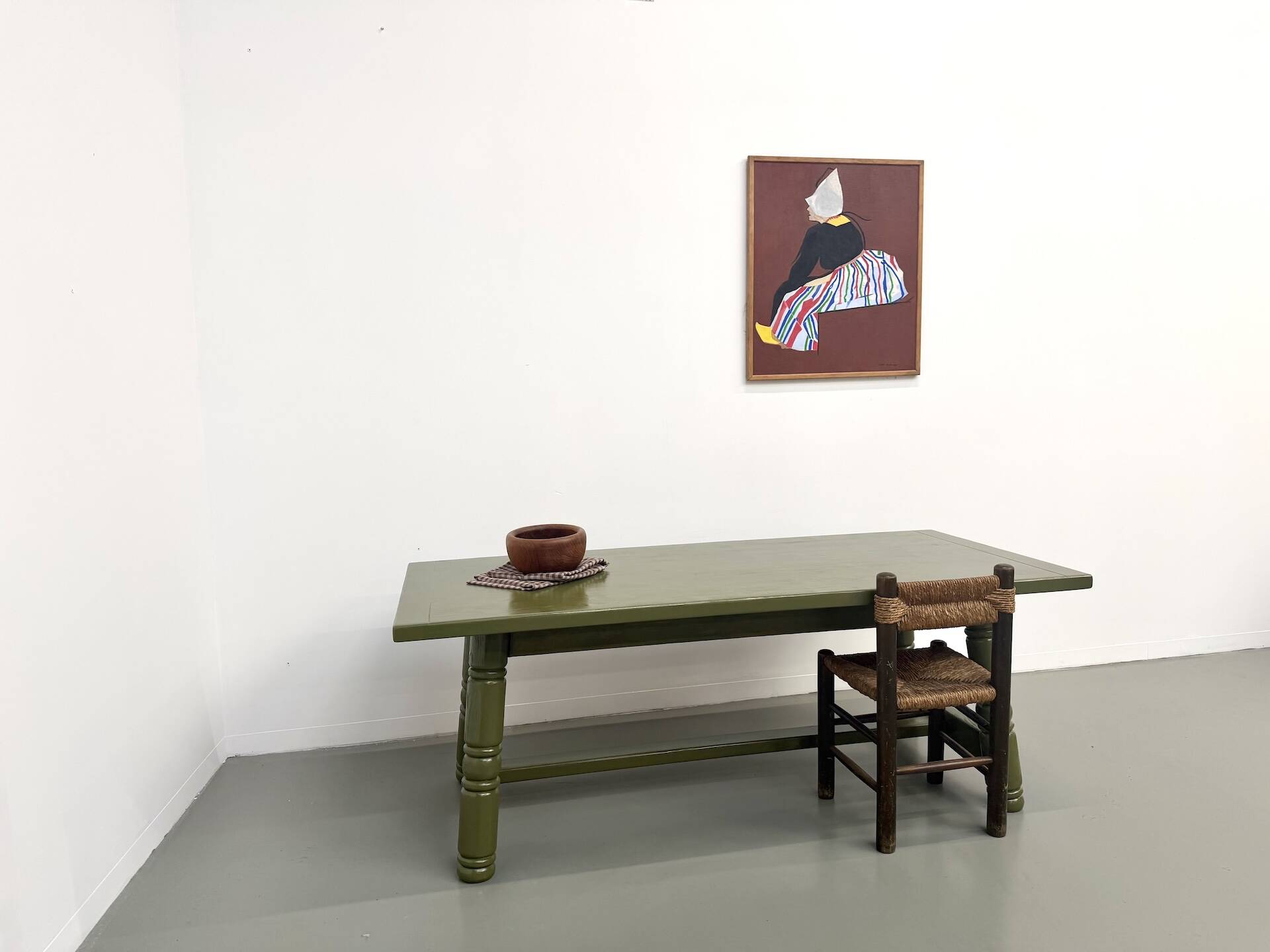 Glossy olive green lacquered dining table — DLG Georges Robert, Circa 1970