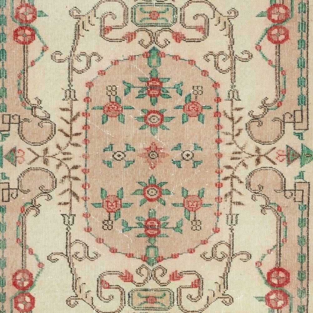 Vintage Turkish Wool Rug. Hand-Knotted Accent Rug for Farmhouse and Country Home Decor