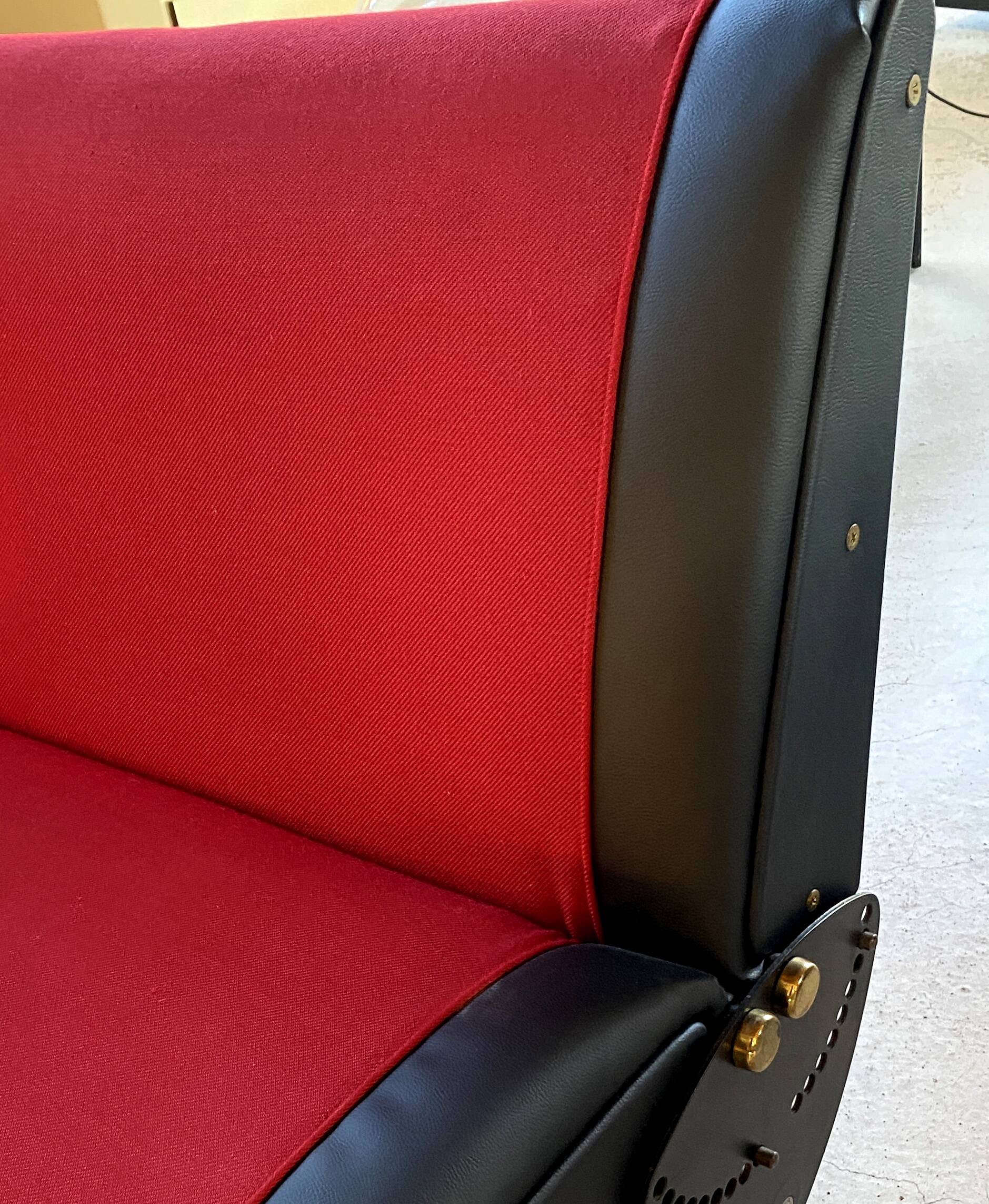 Osvaldo Borsani D70 Tecno sofa, 1960 Limited edition