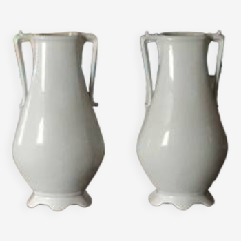 Paire de vases à fleurs en porcelaine blanche