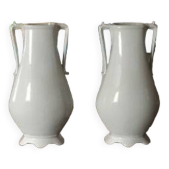 Paire de vases à fleurs en porcelaine blanche