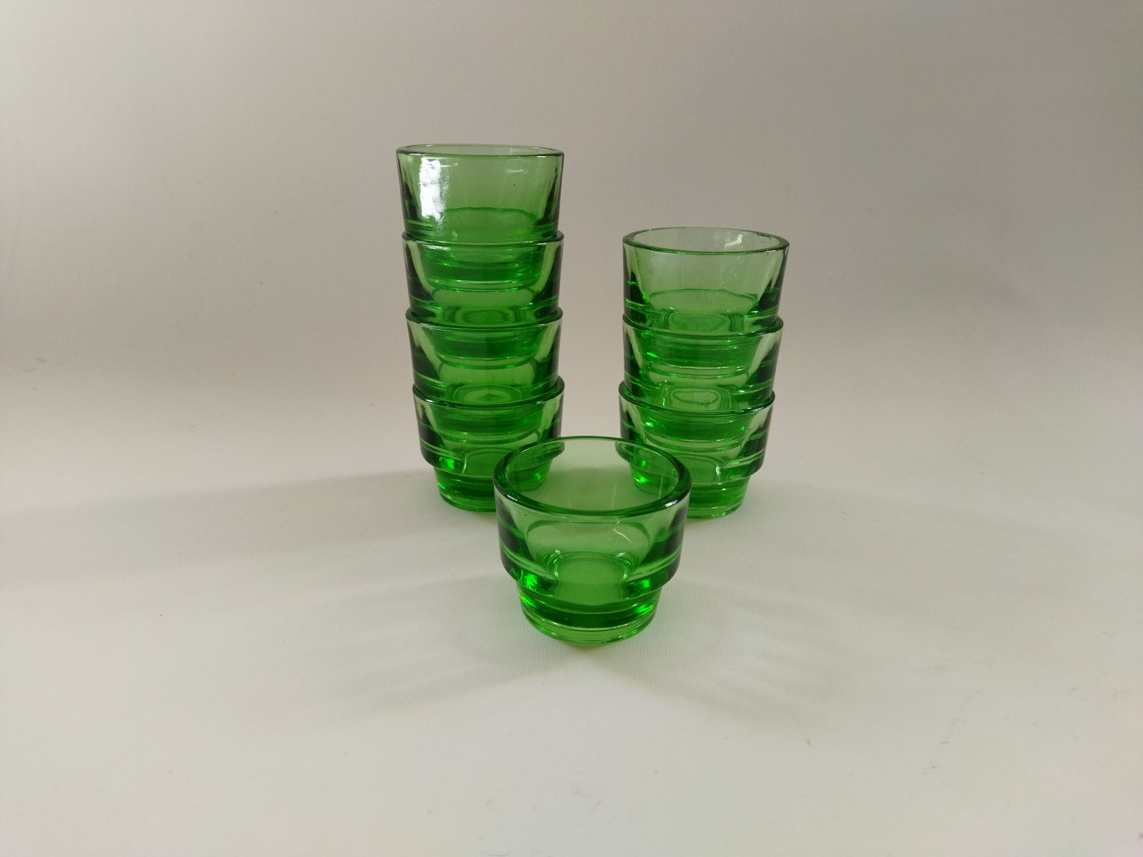 8 Vereco cockroaches