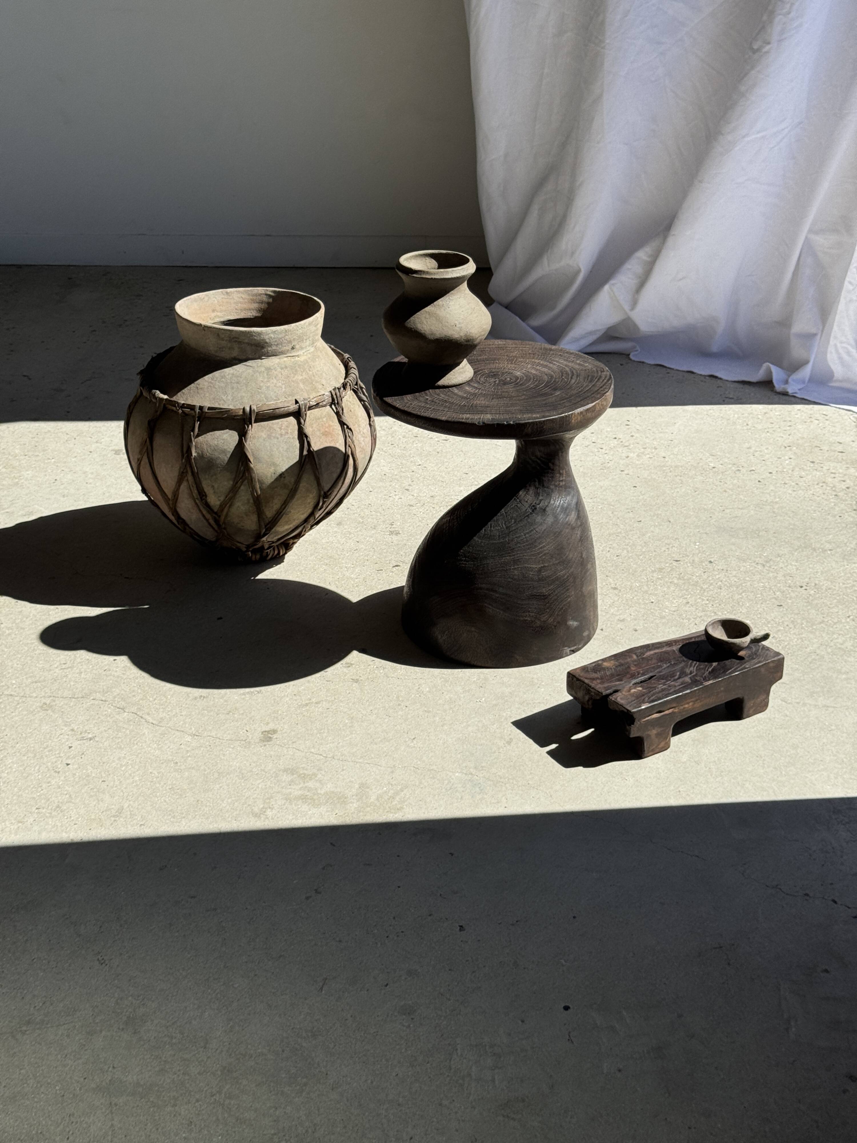 Sexy Neck - Solid wood (monoxyle) brown side table