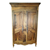 Grande armoire régionale, lingère ou vaisselier en noyer, style Louis XV