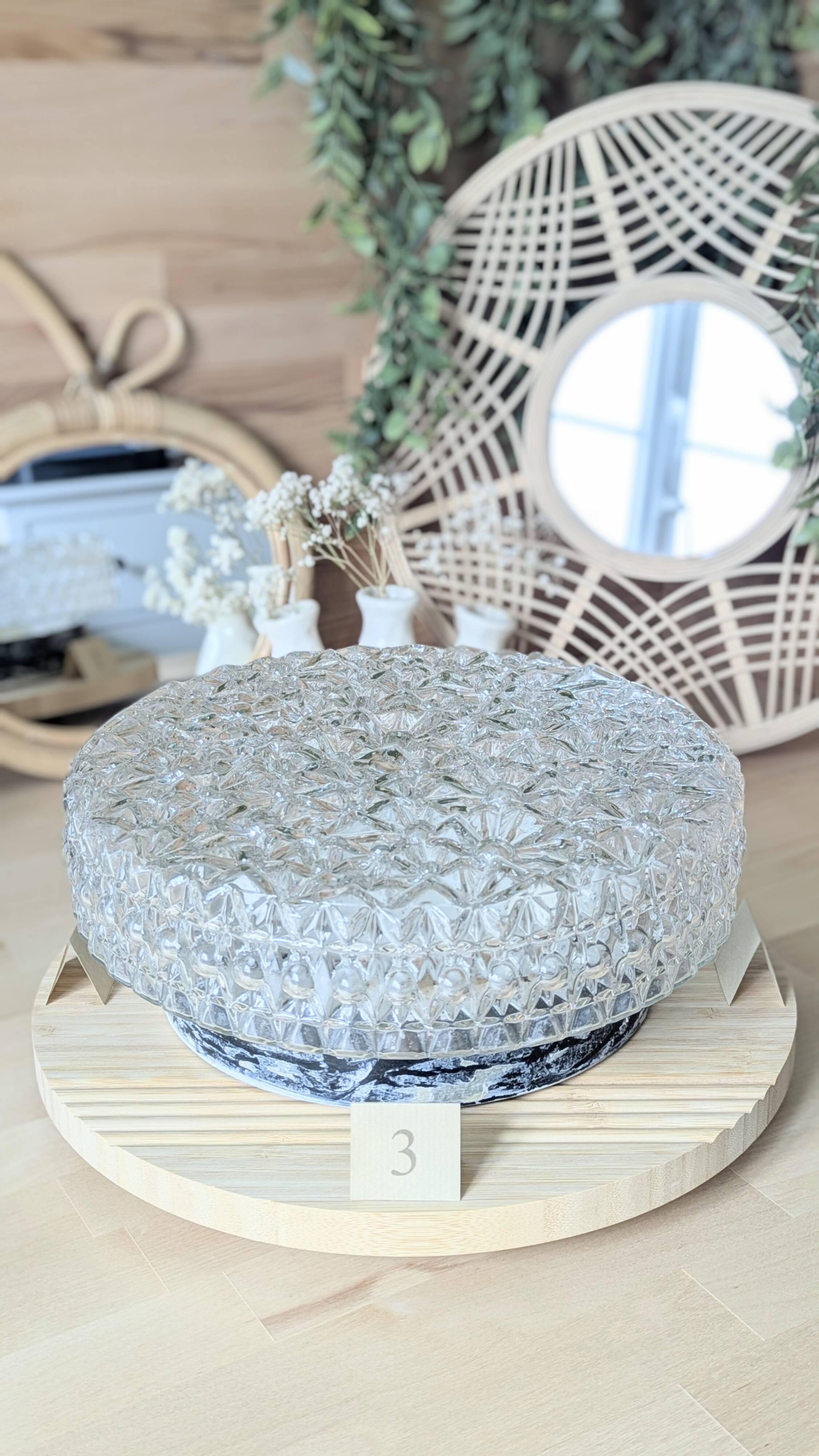 Large round ceiling light with 2 sockets