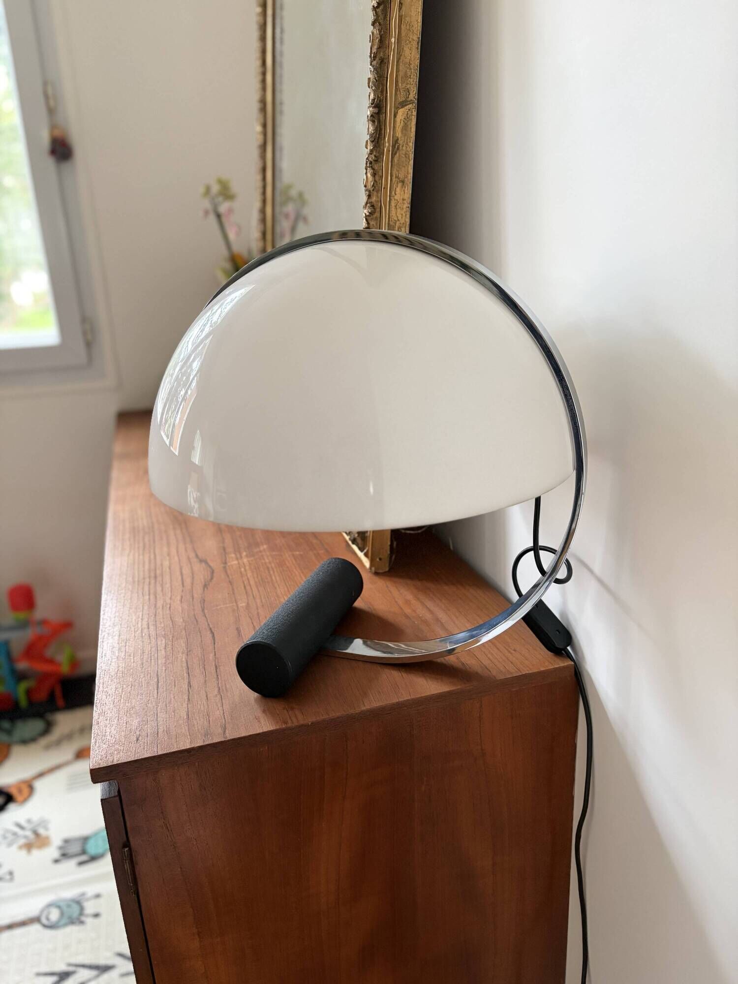 Magnificent vintage Stilnovo Artimeta lamp in excellent condition.