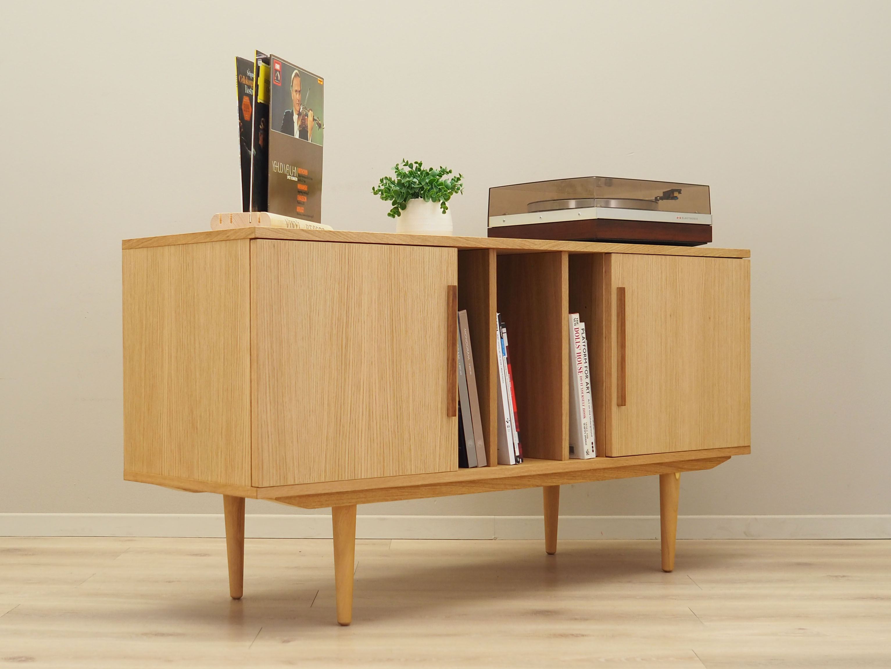 Oak dresser, Danish design, 1990s, production: Denmark