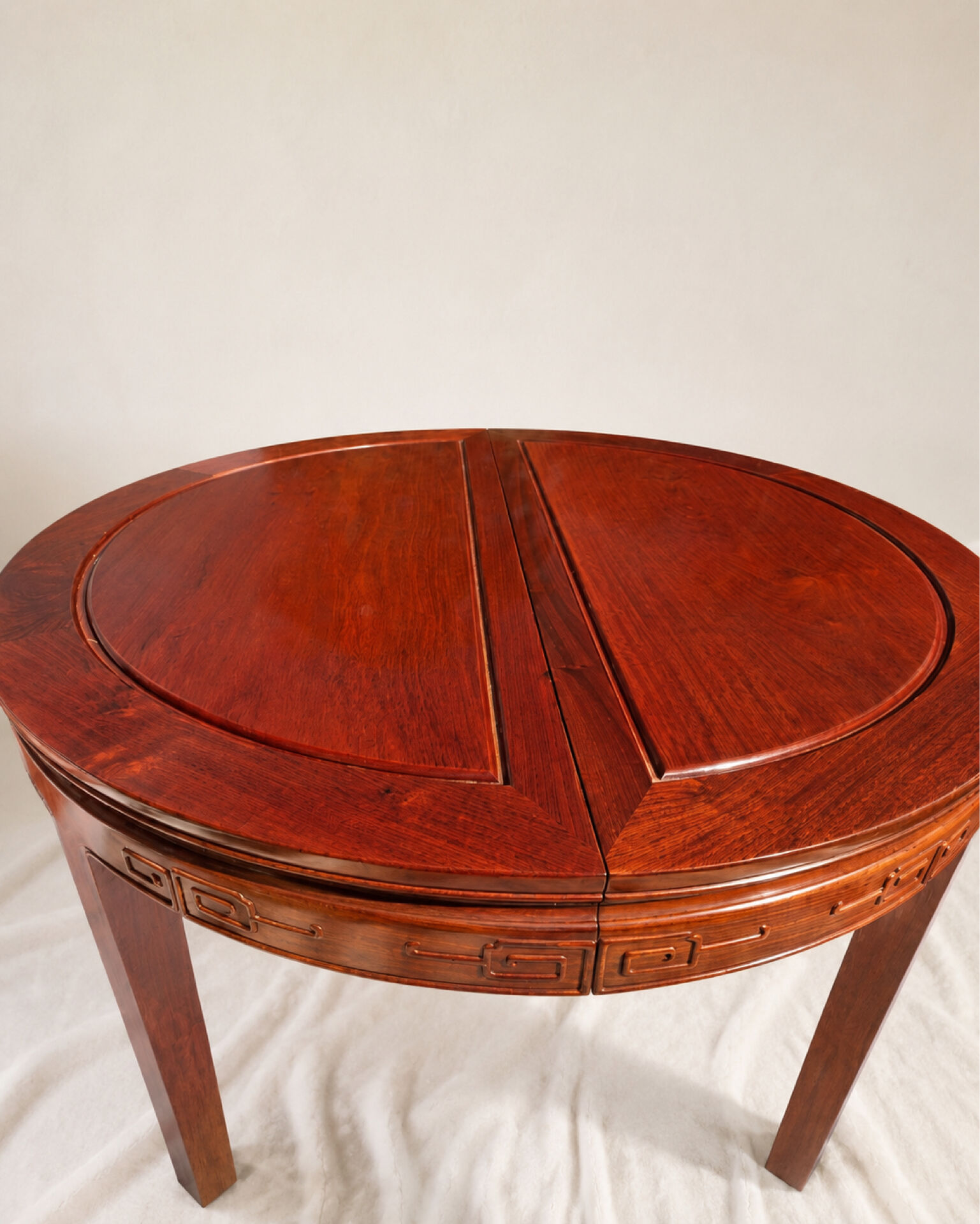 Extendable Chinese dining table in rosewood, 1970s.