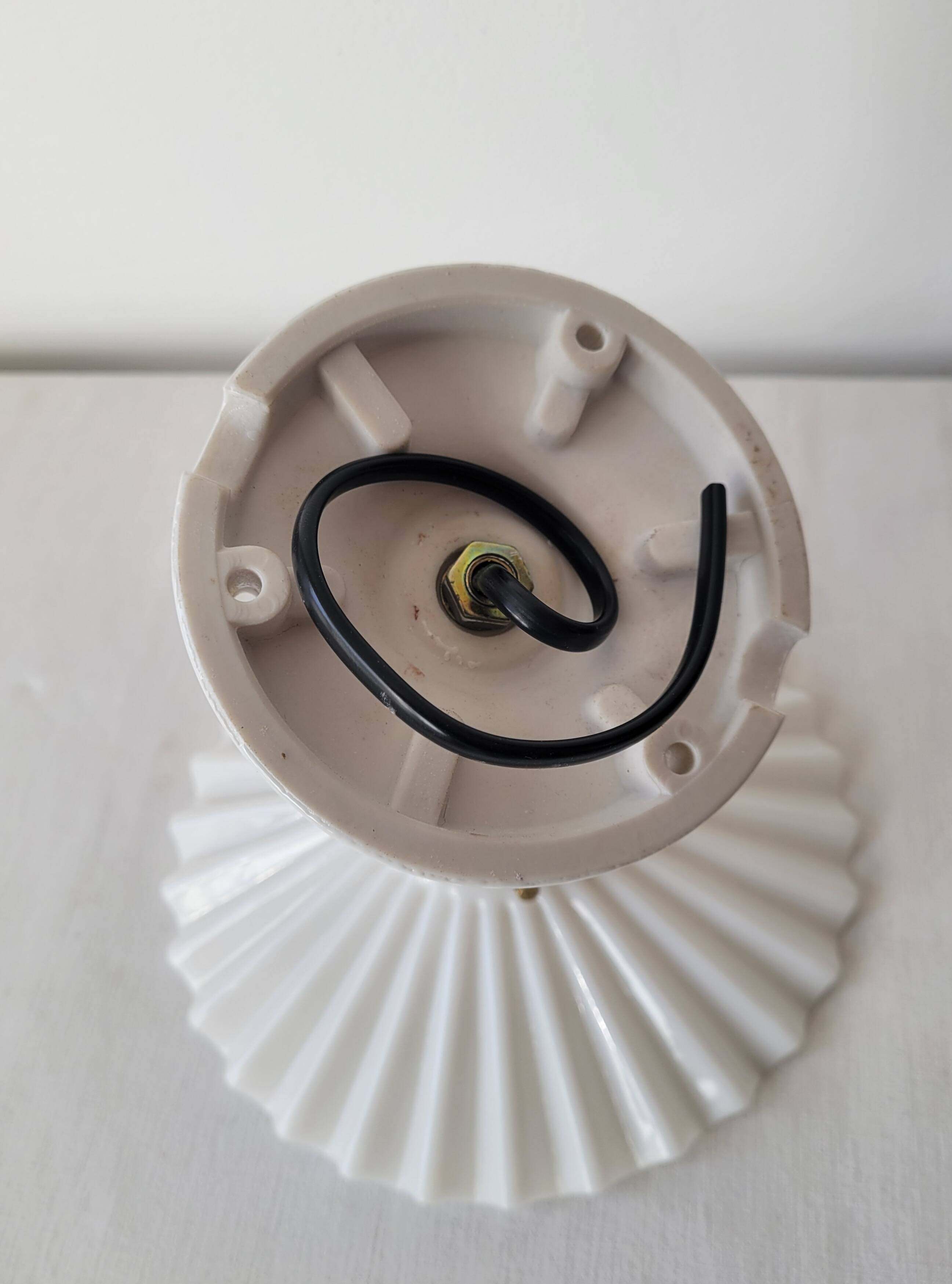 Wall lamp in opaline, brass and glass