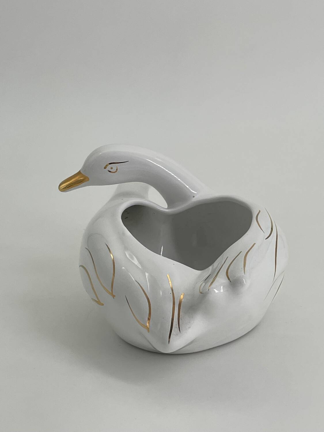 Cache pot two swans in vintage white and gold porcelain