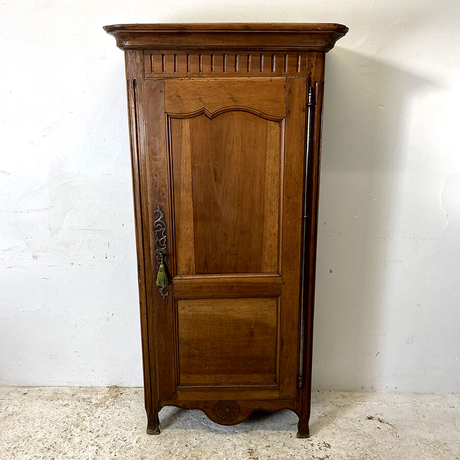 Bonnetière XIXth century solid walnut
