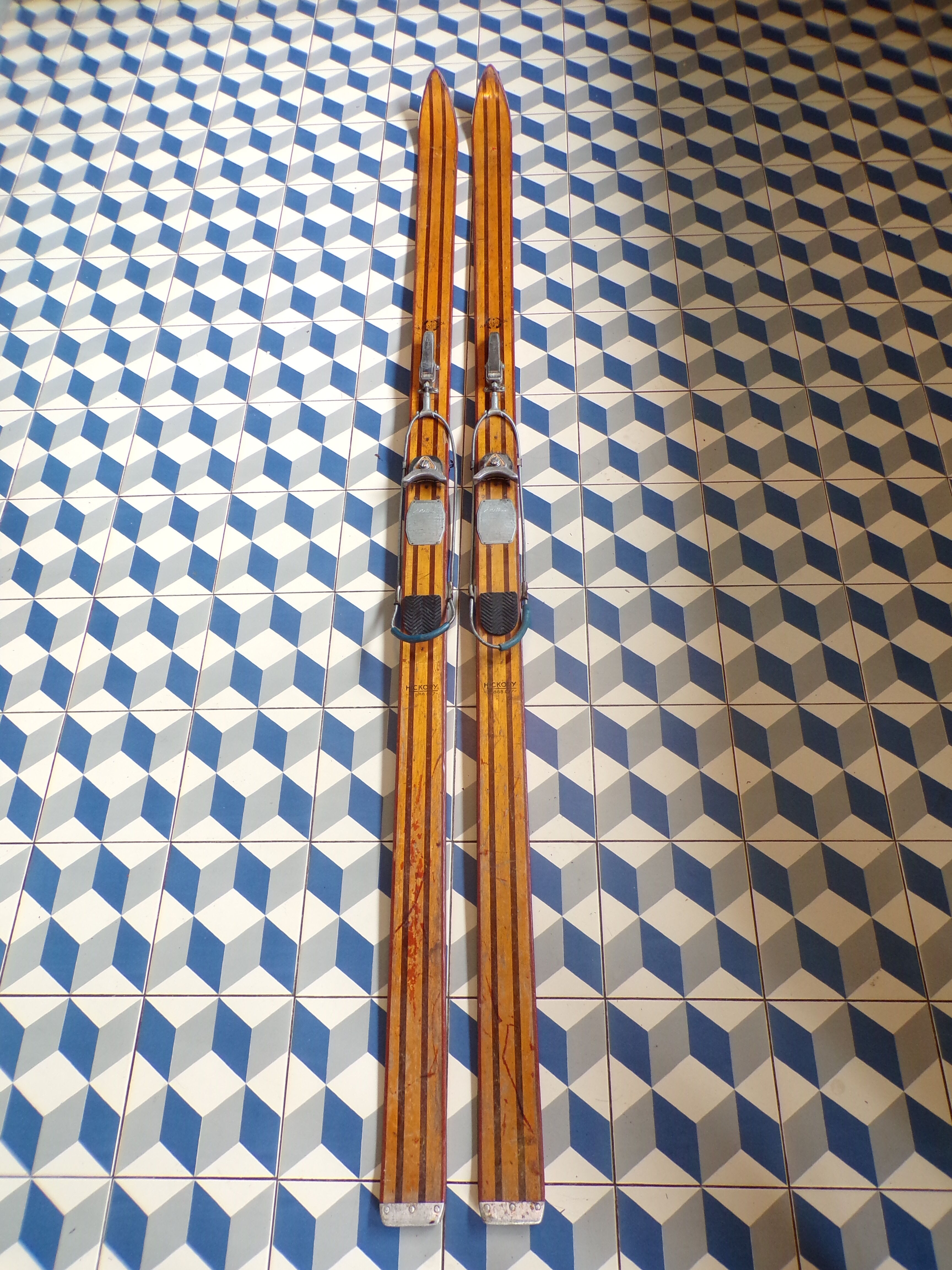 Paire de skis vintage L=210 cm