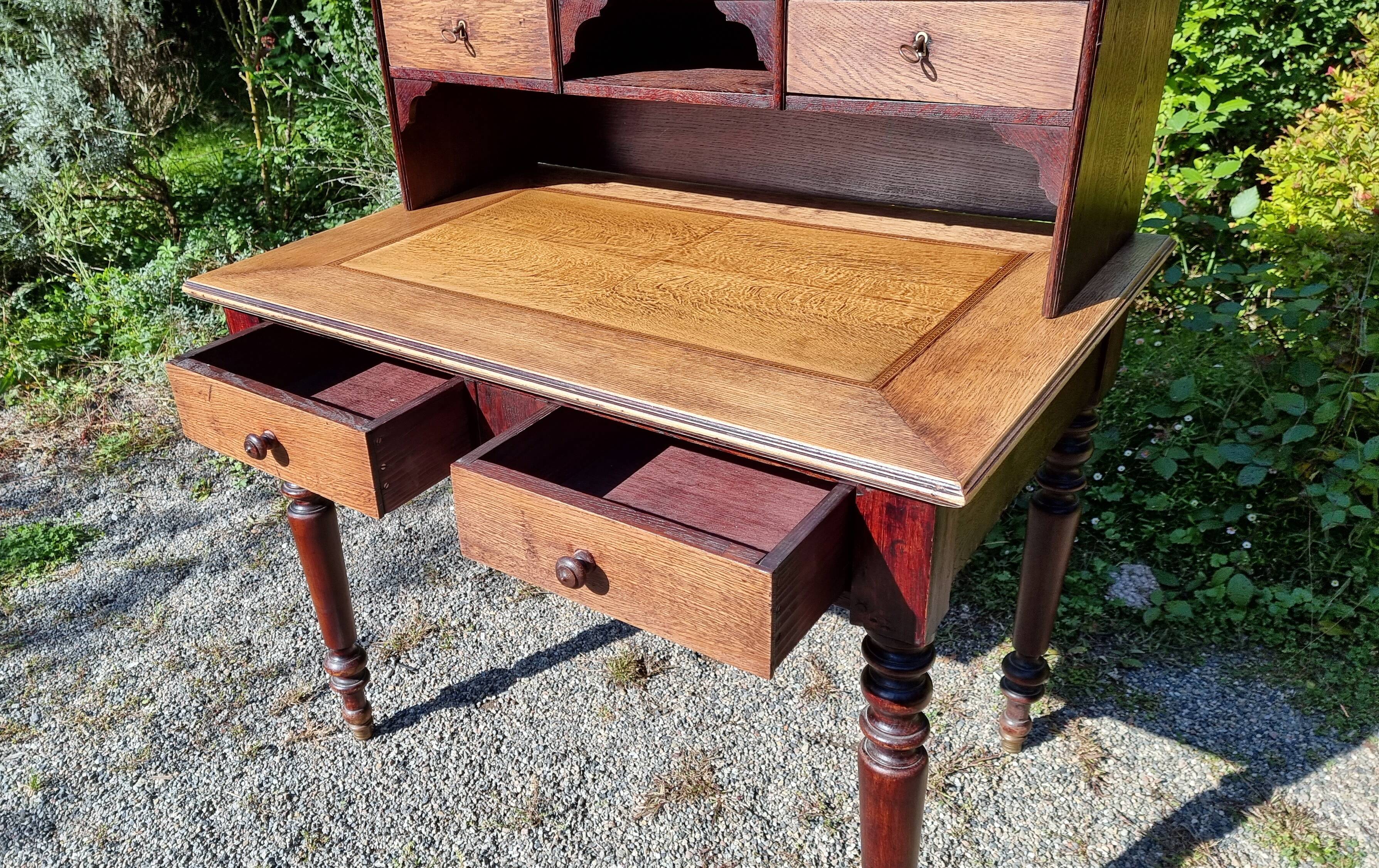 English style removable tiered desk