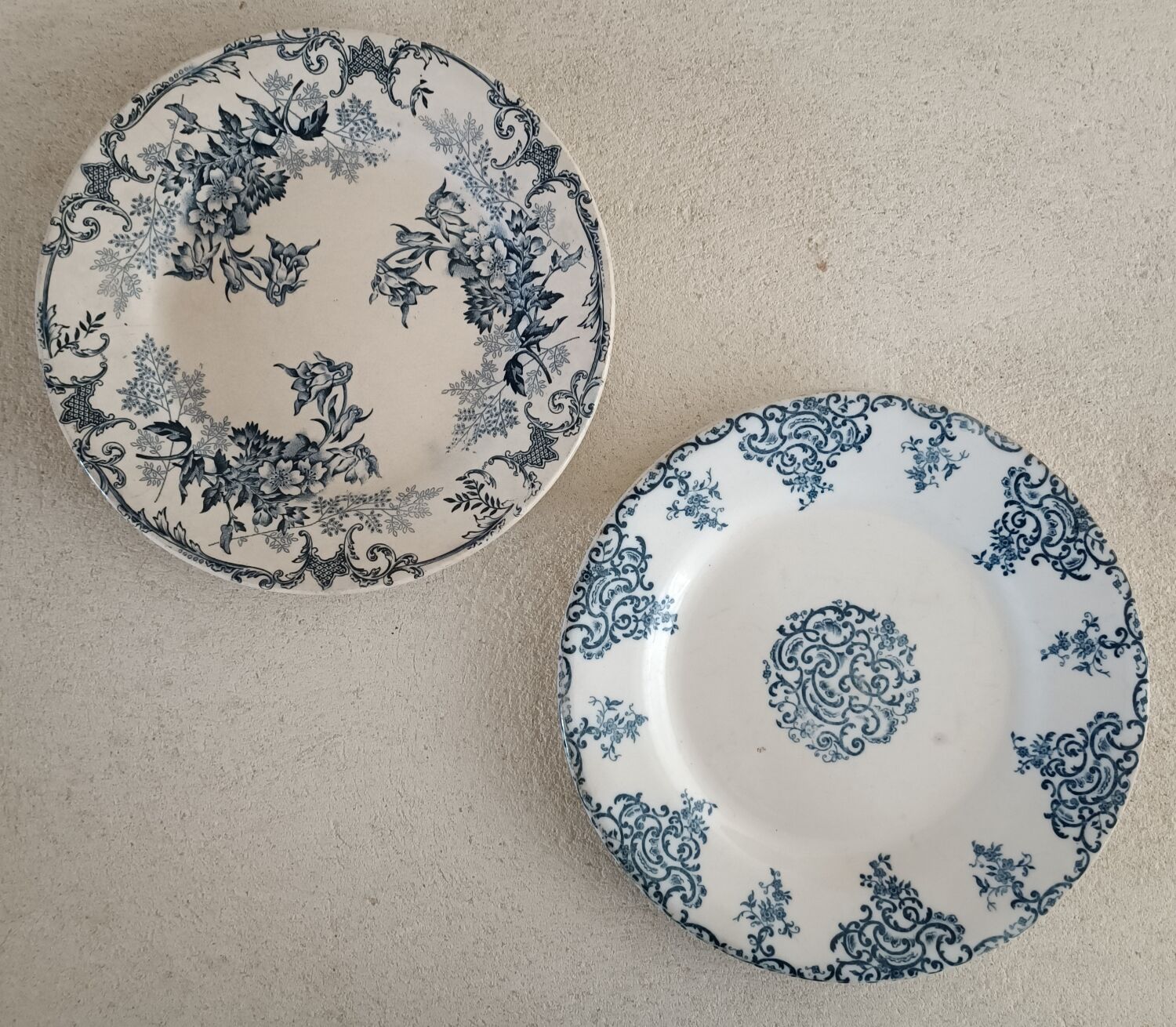2 plates earth of iron Gien and Choisy-le-Roi