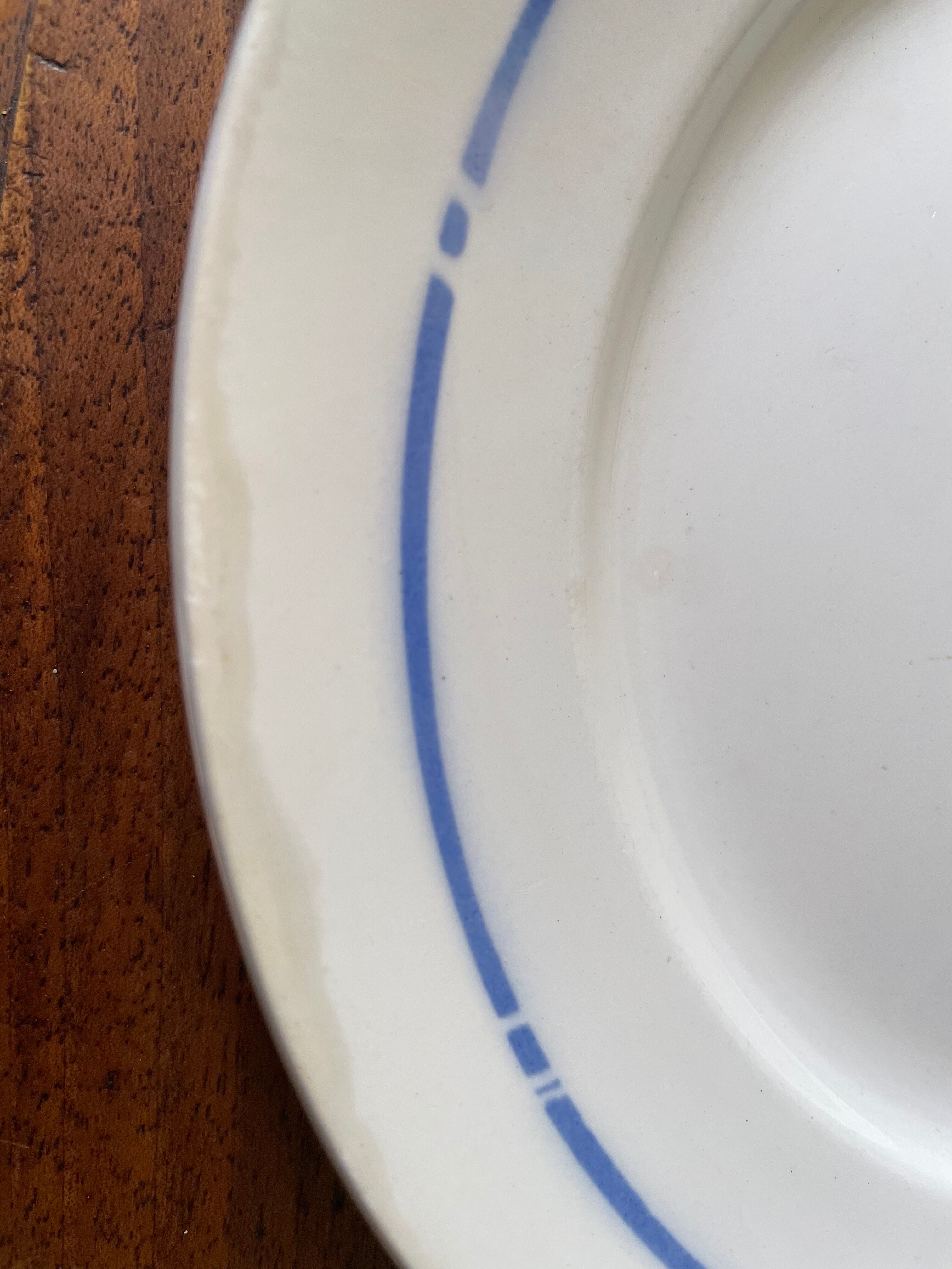 Set of 4 flat plates mismatched