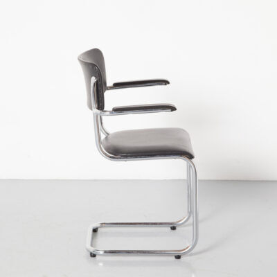 Tubax cantilever chair with black armrest