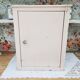 Armoire à pharmacie vintage années 50 en métal beige patiné