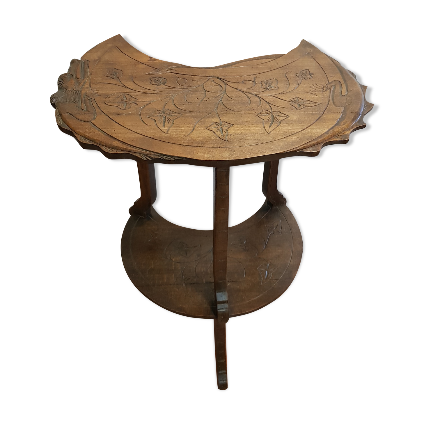 Sellette dragon decoration