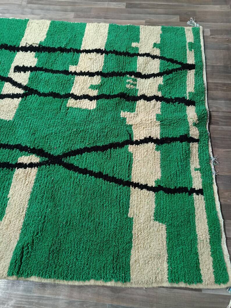 Boujaad rug, ecru with geometric patterns, 250cm x 150cm