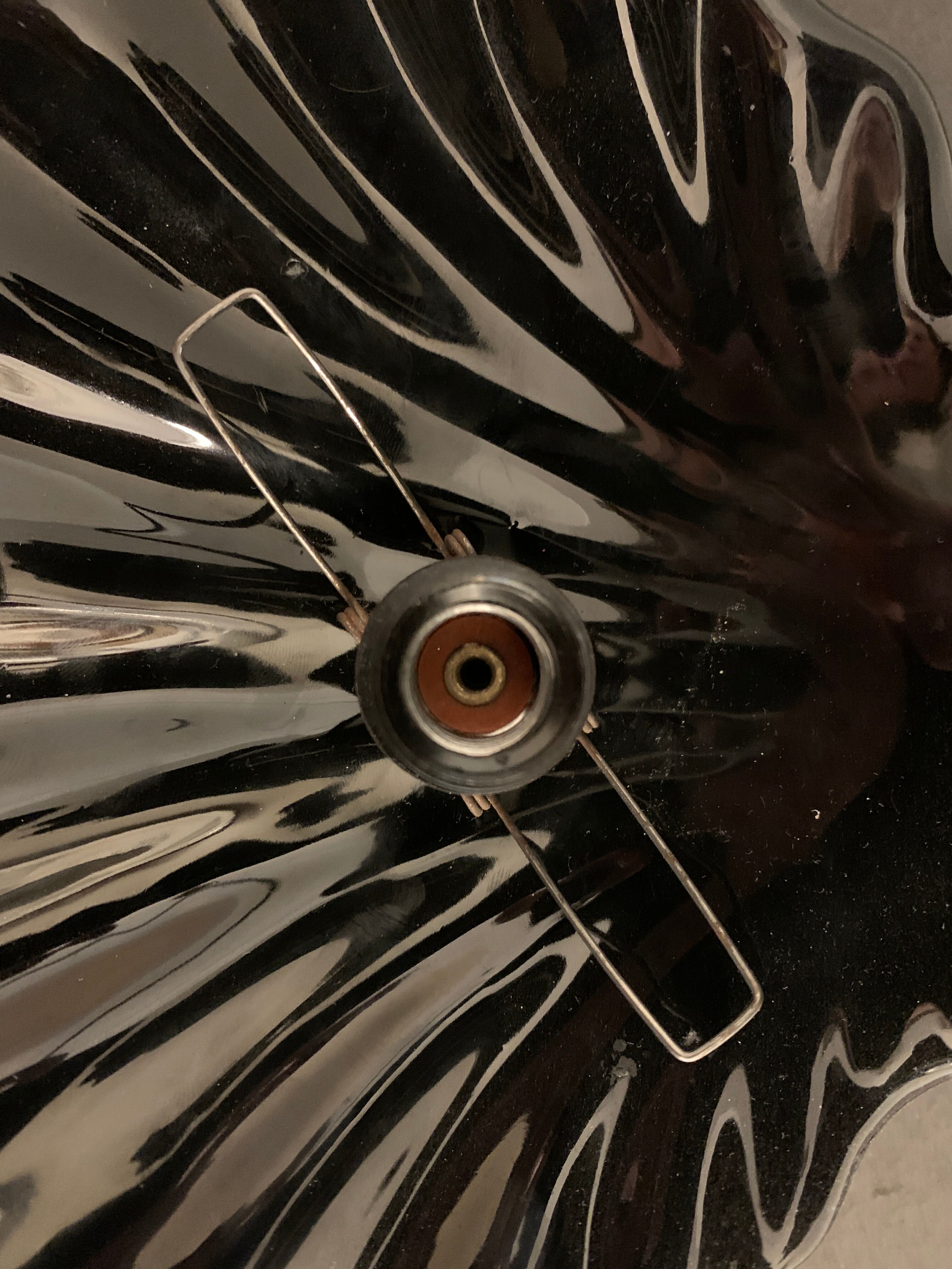 Black ceramic shell lamp and white opaline