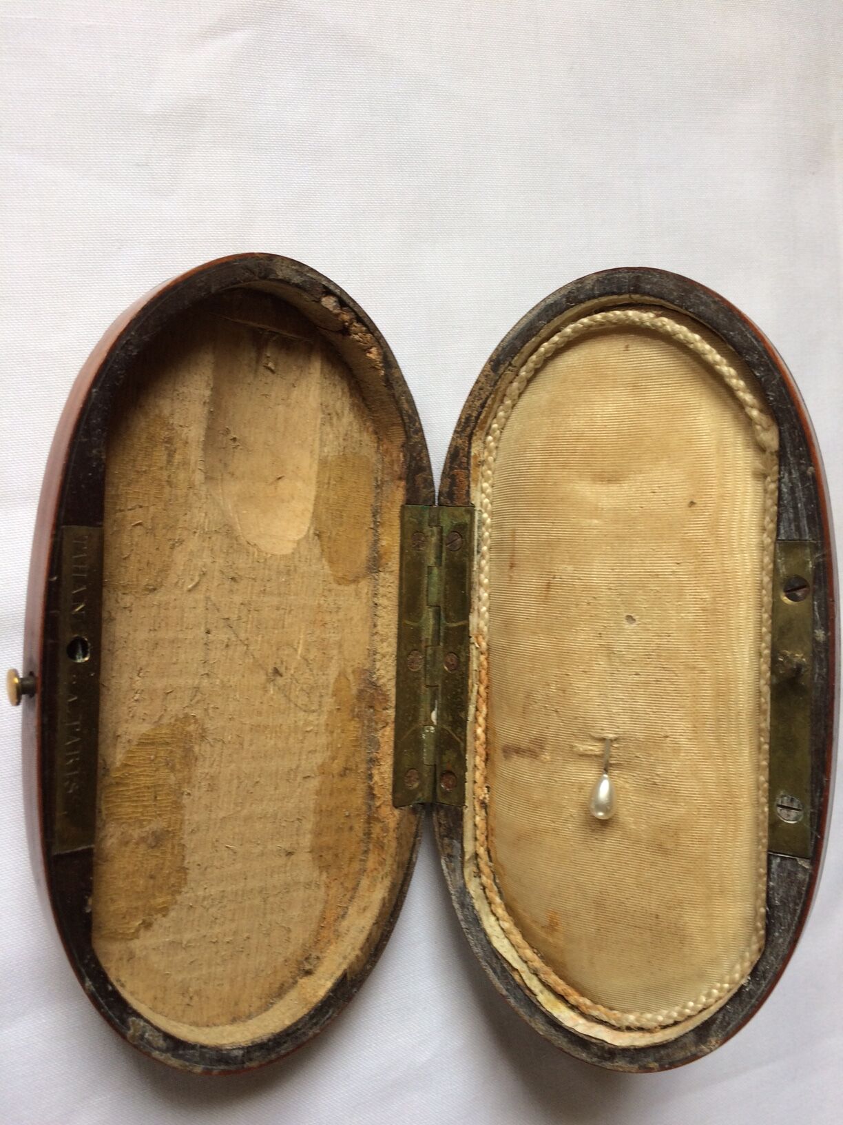 Old tahan sewing box