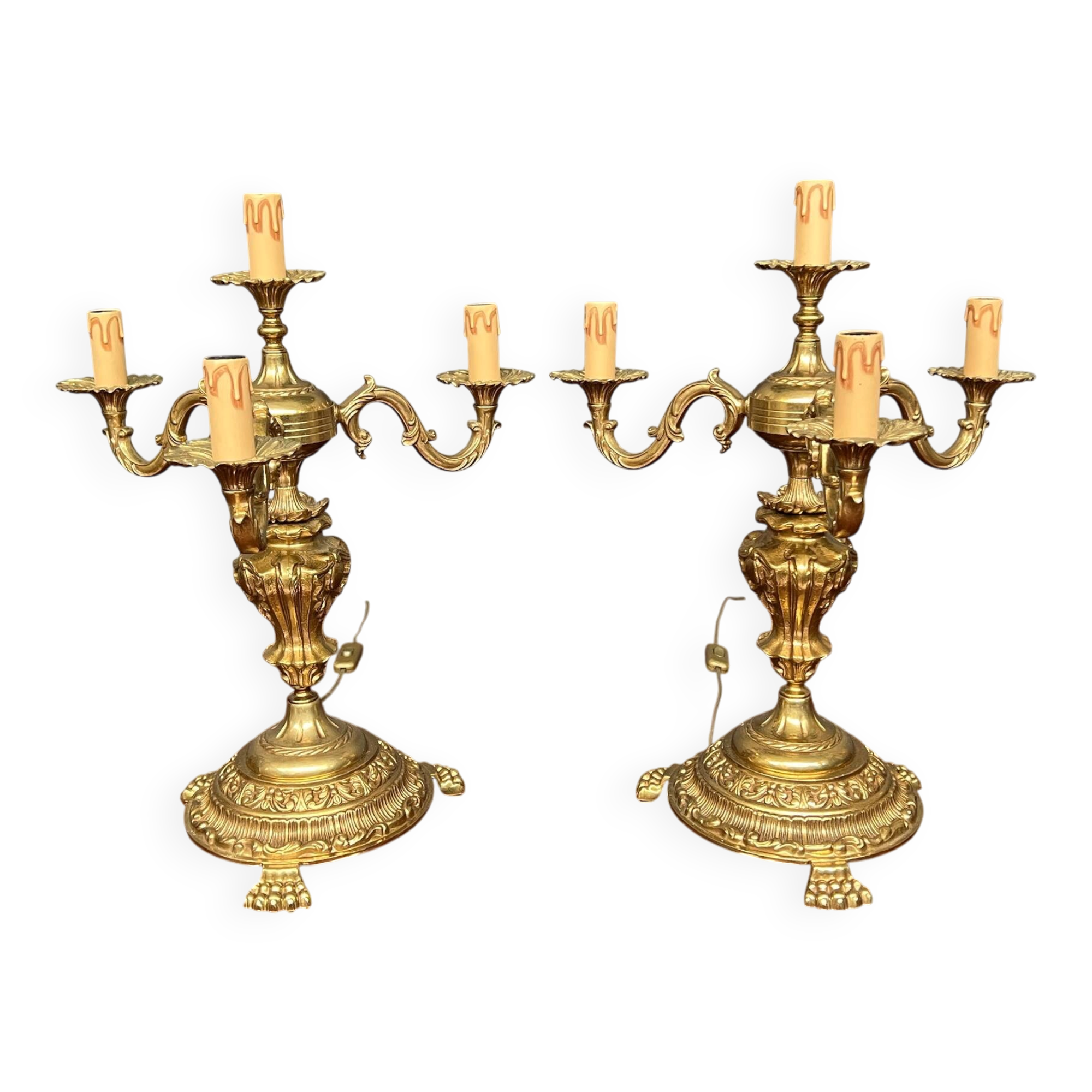 Luxurious pair of antique gilded bronze candelabra in the exquisite style of Louis XV.