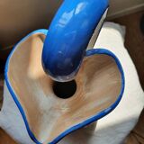 Ceramic pourer with flat bottom and pinched nose