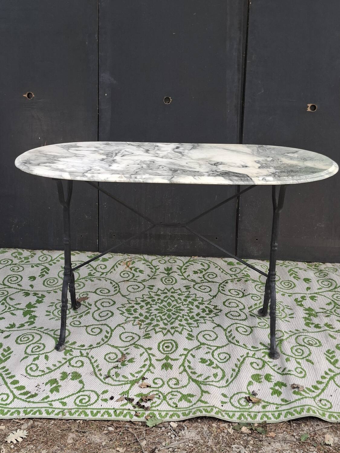 Oval bistro table