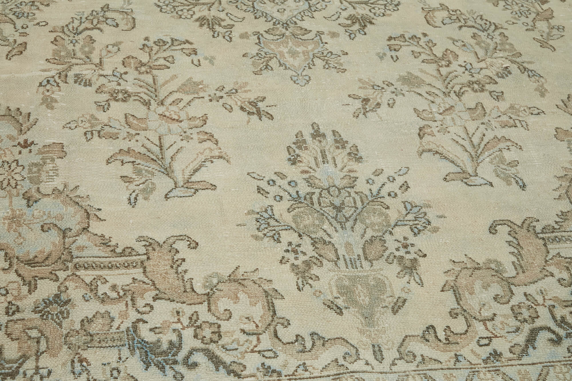 Handmade oriental unique 1980s 305 cm x 400 cm beige wool carpet