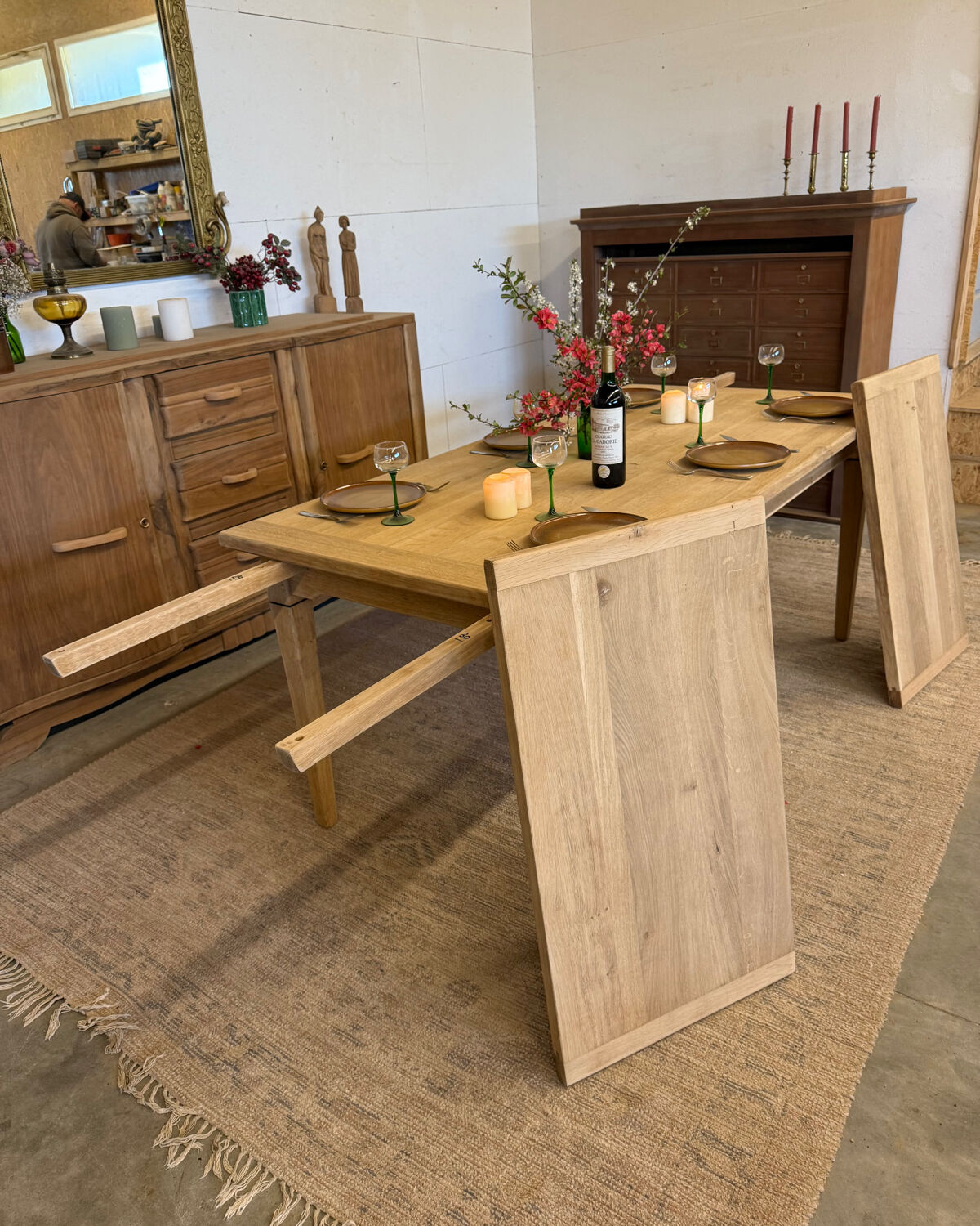 Extendable table in solid oak