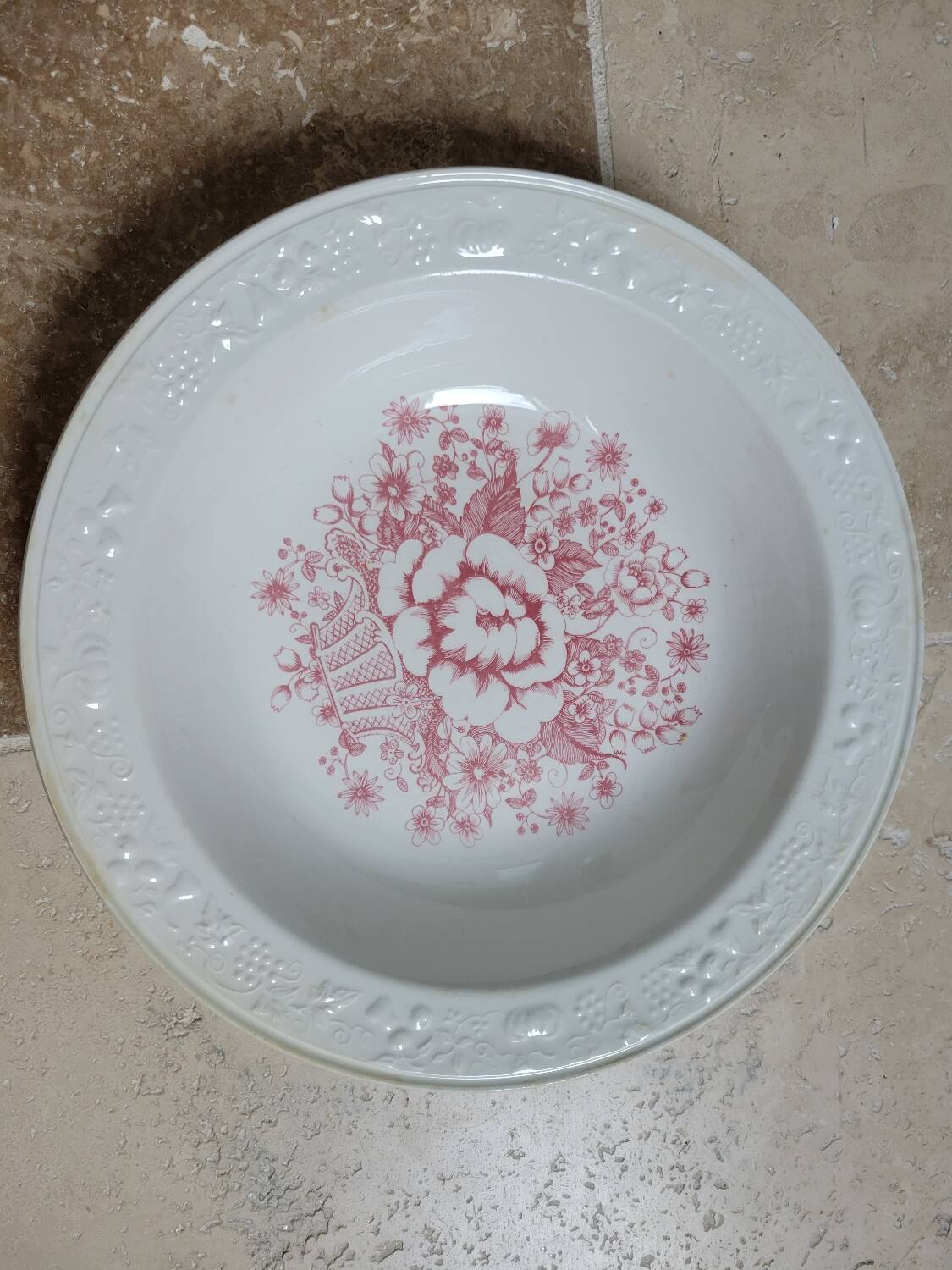 Deep dish with Sarreguemines bouquet