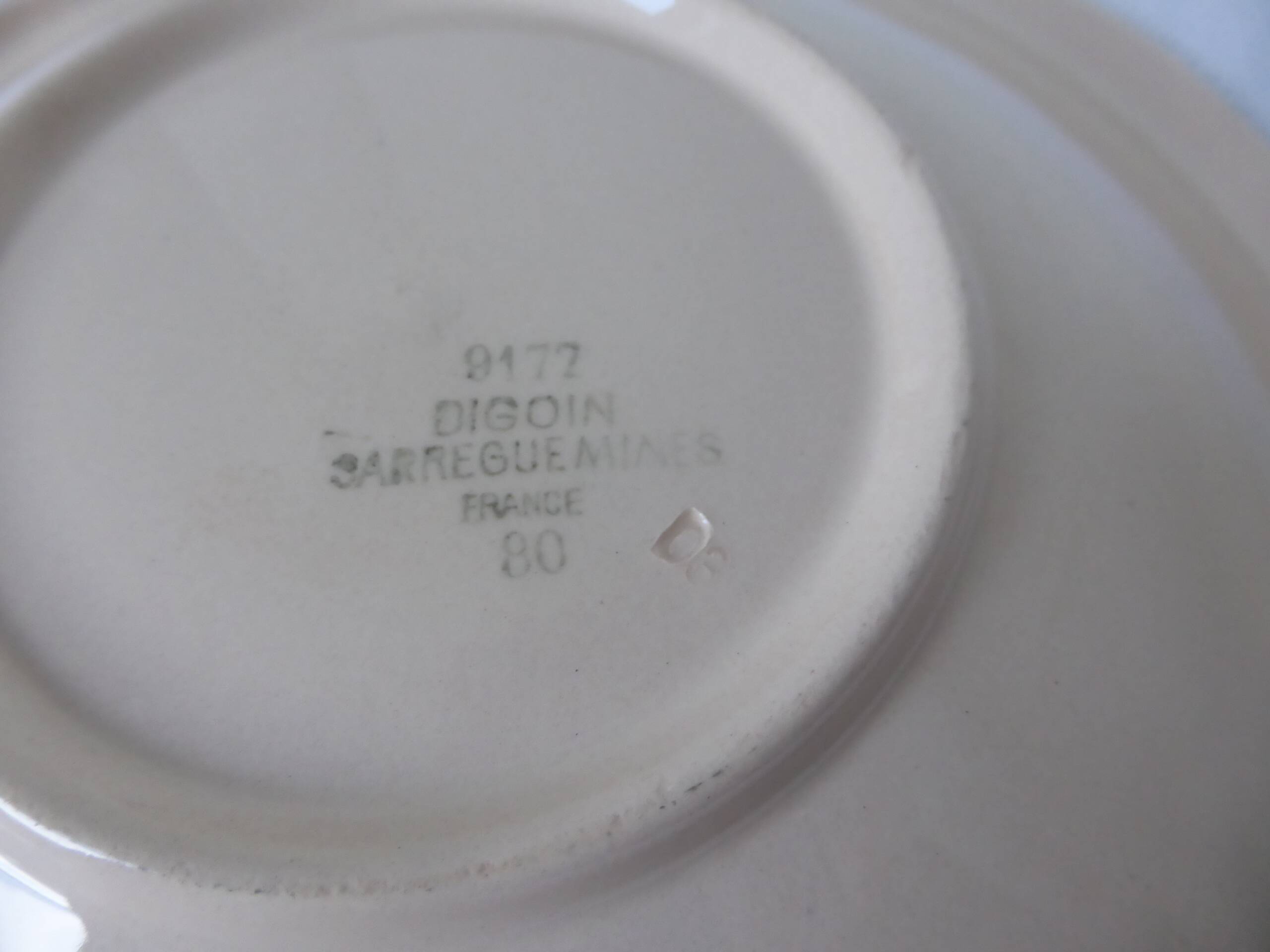 Digoin Sarreguemines dish with round cap