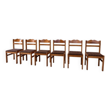Ensemble de six chaises de salle à manger scandinaves en pin.