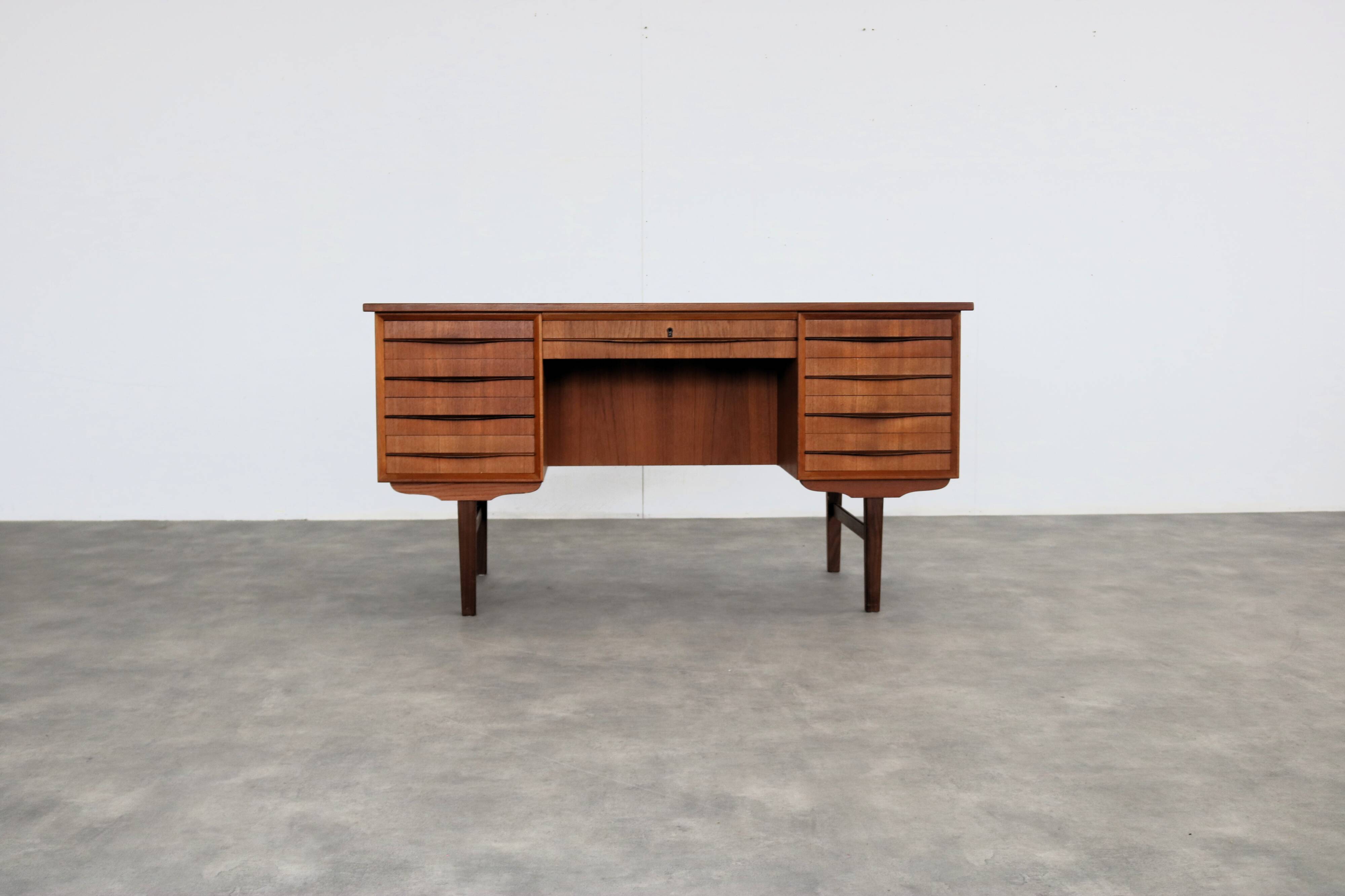 vintage desk | 1960s | teak | Danish