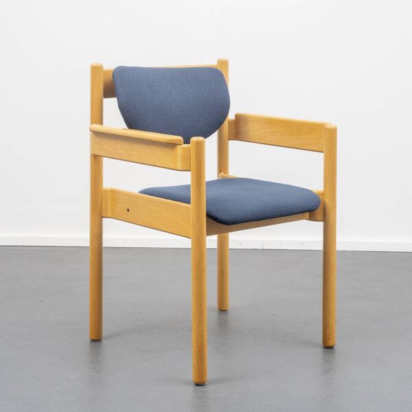 Une chaise avec accoudoirs Wilde & Spieth, bois massif année 80, 4 chaises disponibles