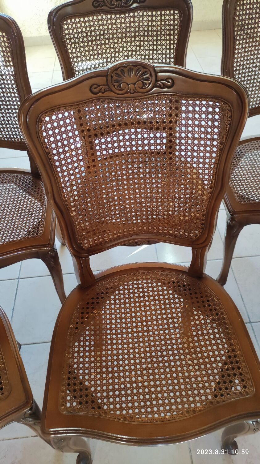 Round table and 6 chairs