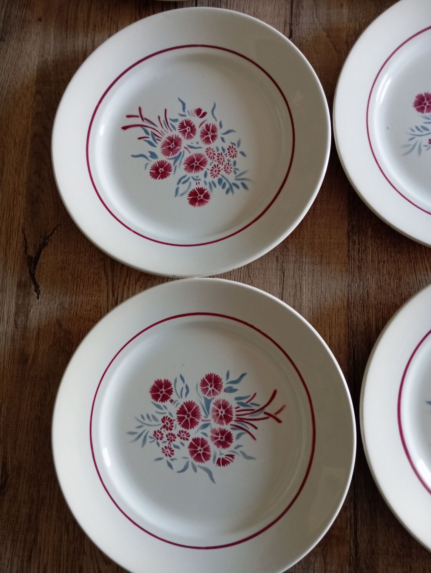 6 flat plates model Francine. Badonviller. Very good condition.