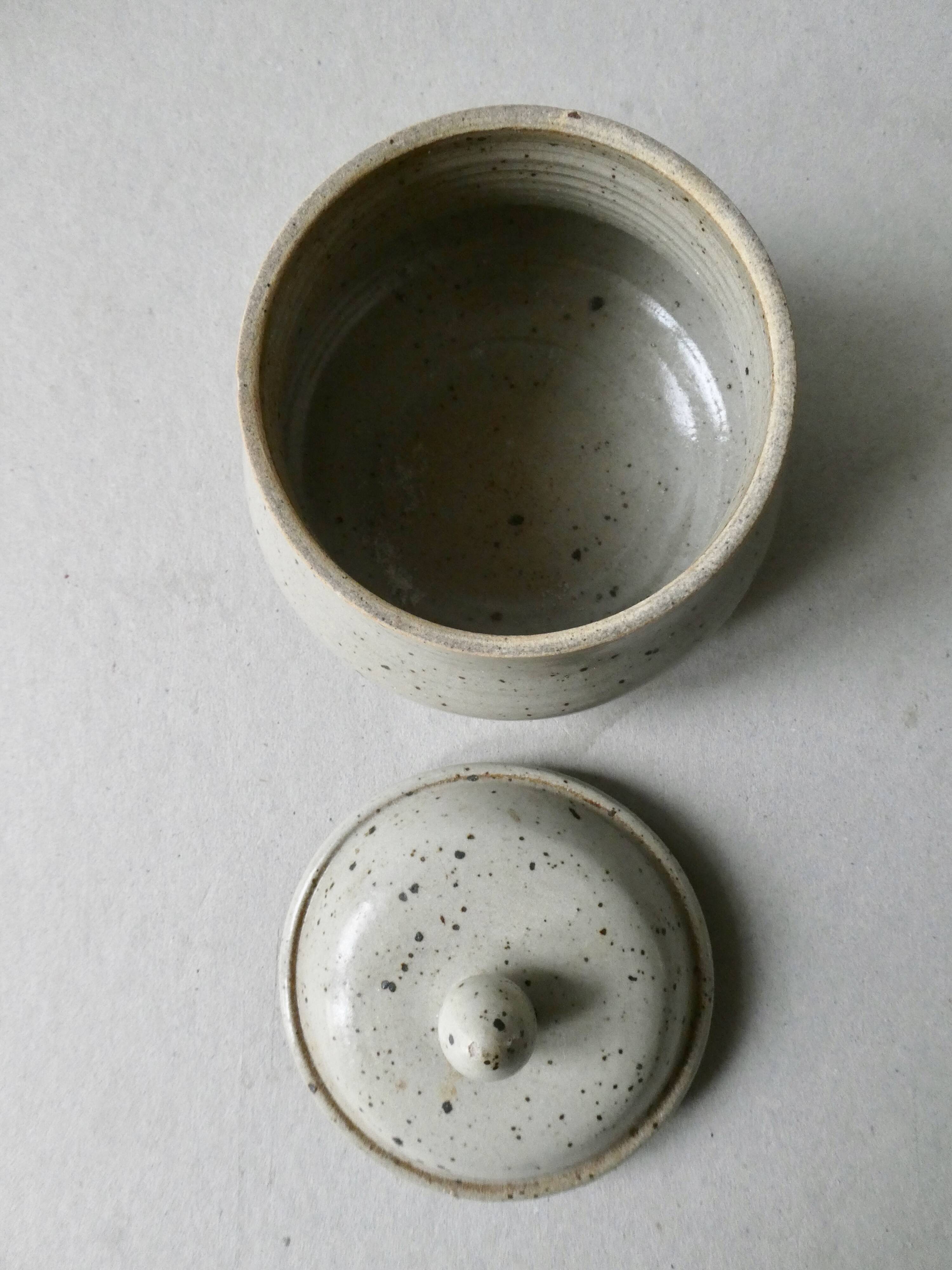 Set of 4 cups, 1 mazagran, 1 milk pot and 1 sugar bowl in pyrity sandstone, signed